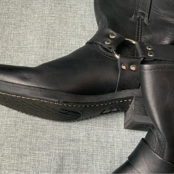 Frye 8r Harness boot in black. Size 9.5 Women’s Boot size - Picture 11 of 12